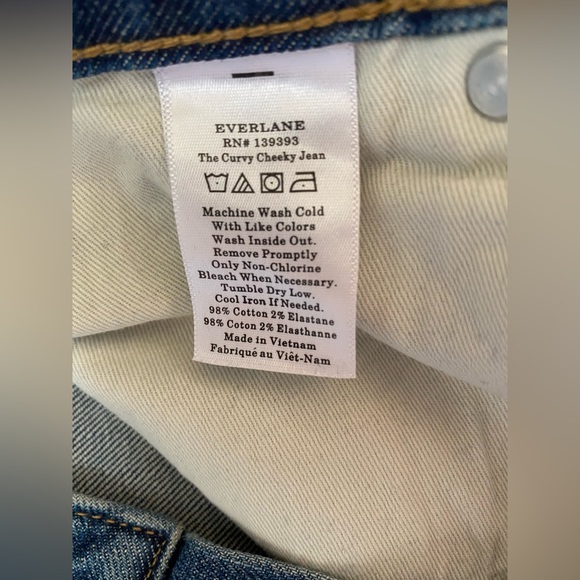 Everlane. The Curvy Cheeky Jean. Size: 29. - Picture 6 of 9